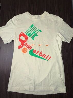 Nike Cream Basketball Graphic Tee - Green & Orange